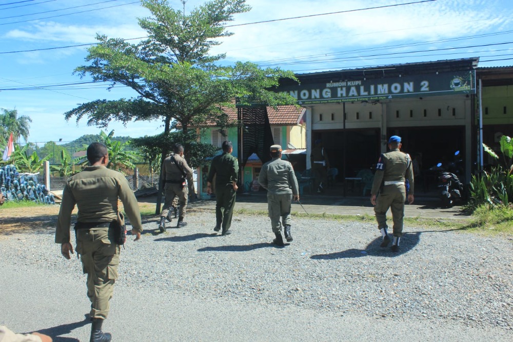 Satpol PP Sasar Warung-Warung Tempat Nongkrong ASN dan Anak Sekolah