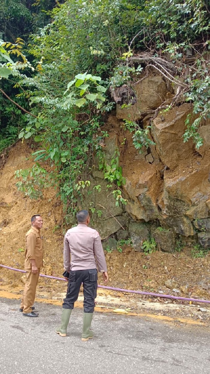 BPBK ACEH JAYA | Berita Pemantauan kondisi darurat longsor di km 64 seputaran puncak gunung