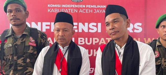 Diantar Ribuan Pendukung, Safwandi-Muslem Mendaftar ke KIP Aceh Jaya